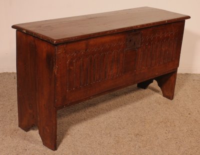 Oak Sabre Chest Or Plank Coffer Circa 1600