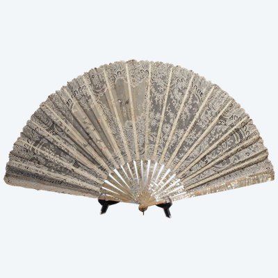 Fans Folded In Mother-of-Pearl And Lace Decor Painted With Birds 1890-1900