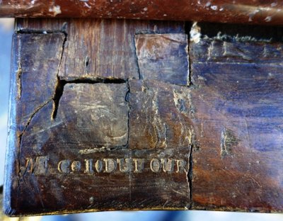 Grave chest of drawers stamped Dufour