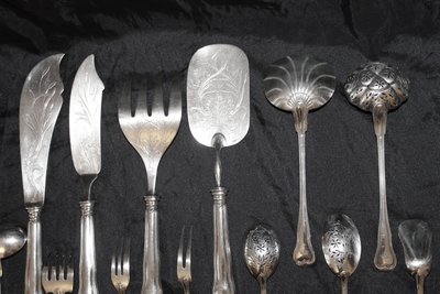 Christofle silver-plated flatware filet pattern with count's crown 16 pieces