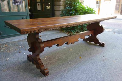 Large Italian abbey table in walnut