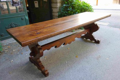 Large Italian abbey table in walnut