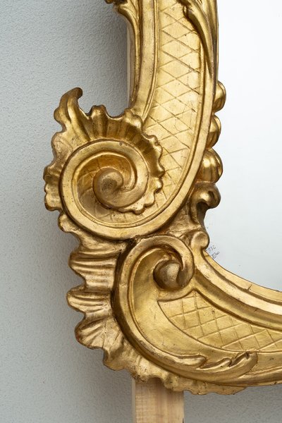 Antique giltwood and carved mirror. 18th century Rome.