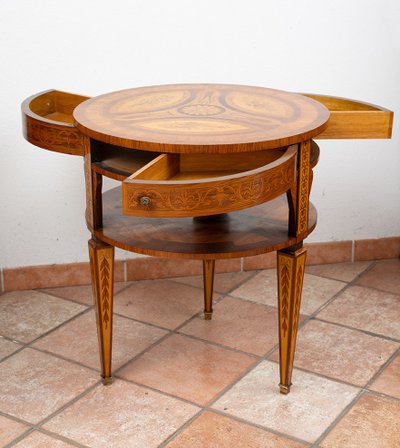 Antique polychrome wood coffee table, 20th century.