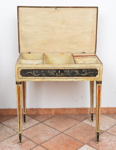 Antique Marchigiana console in lacquered and painted wood. 18th century period.