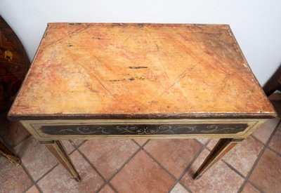 Antique Marchigiana console in lacquered and painted wood. 18th century period.