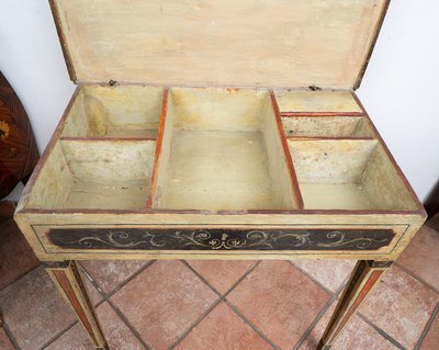 Antique Marchigiana console in lacquered and painted wood. 18th century period.