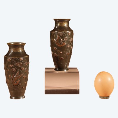 Une Paire De Petits Vases Japonais En Bronze Et Cuivre Epoque Meiji 1868-1912