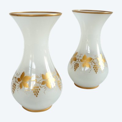 Paire de vases en opaline savonneuse - cristal de Baccarat - rehaussés à l'or fin