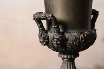 Pair of Medici vases in patinated bronze, 19th century