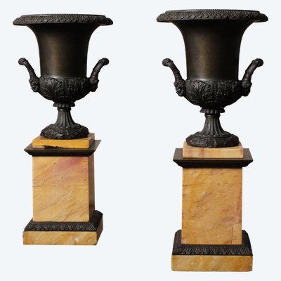 Pair of Medici vases in patinated bronze, 19th century