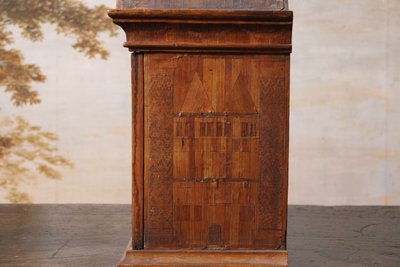 Cabinet in straw marquetry, 18th century work.