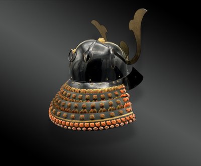 Samurai, KAMPFHELM genannt KABUTO mit Kuwagata-Maedate Japan - Meiji-Zeit (1868-1912)