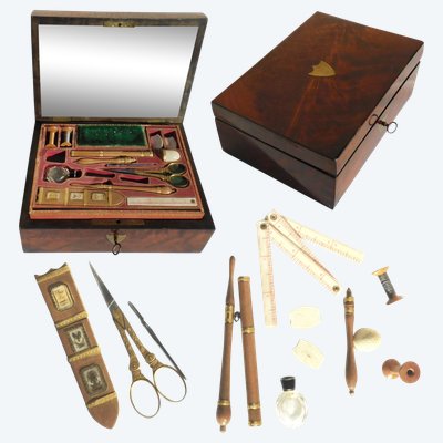 Nécessaire De Voyage Couture broderie crochet Coffret Mahogany Palais Royal early 19th century