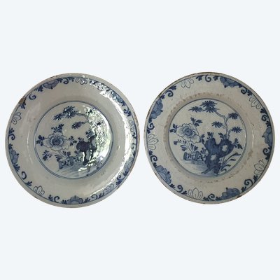 Pair of 18th c English delftware plates