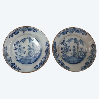 Pair of 18th c Delft plates marked  with the 3 bells of the Drei Klokken (establ Delft 1641)