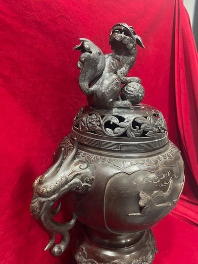 IMPOSING BRONZE PERFUME BURNER CHINA