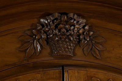 Walnut display bookcase, Louis XV style - Late 19th century