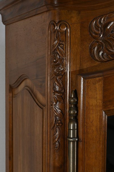 Walnut display bookcase, Louis XV style - Late 19th century