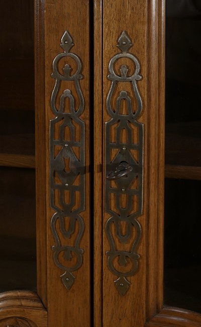 Walnut display bookcase, Louis XV style - Late 19th century