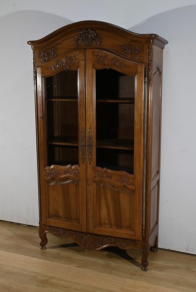 Walnut display bookcase, Louis XV style - Late 19th century