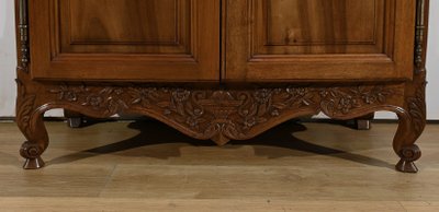 Walnut display bookcase, Louis XV style - Late 19th century