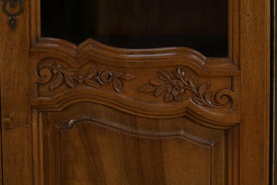 Walnut display bookcase, Louis XV style - Late 19th century