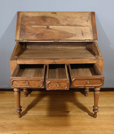 Solid Walnut Sloping Desk, Louis-Philippe Style – Part 2 of the 19th Century