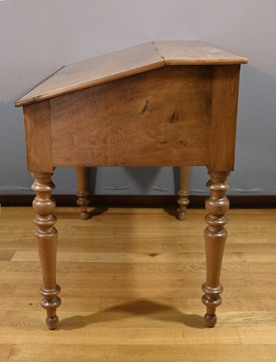 Solid Walnut Sloping Desk, Louis-Philippe Style – Part 2 of the 19th Century