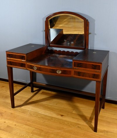 English Mahogany Dressing Table – Early 20th Century