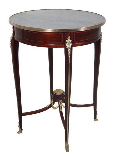 Transition style pedestal table from the late 19th century