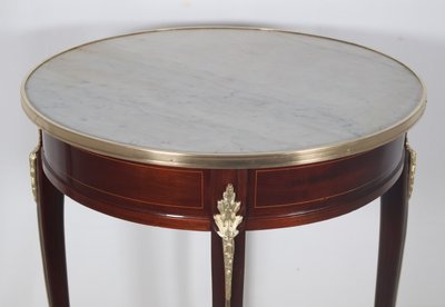 Transition style pedestal table from the late 19th century