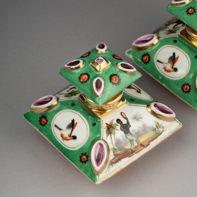 Paire de flacons de parfum en porcelaine de Paris, XIXe siècle 