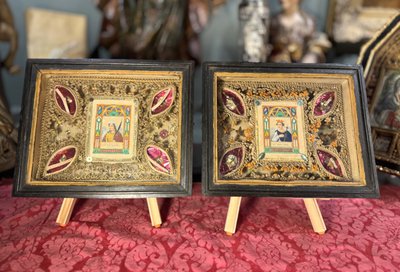 Pair of Reliquaries Paperolles with Engravings of Saints Adelaide and Victoire - 19th Century