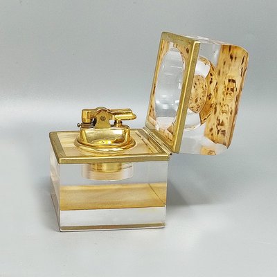 Superbe service à fumeurs des années 1970 par Stilform en Lucite et laiton galvanisé or 24 carats. Fabriqué en Italie