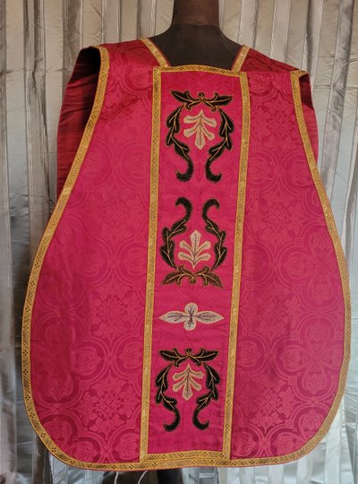 Priest's chasuble in damask, circa 1900