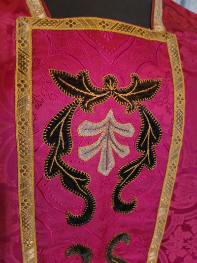 Priest's chasuble in damask, circa 1900