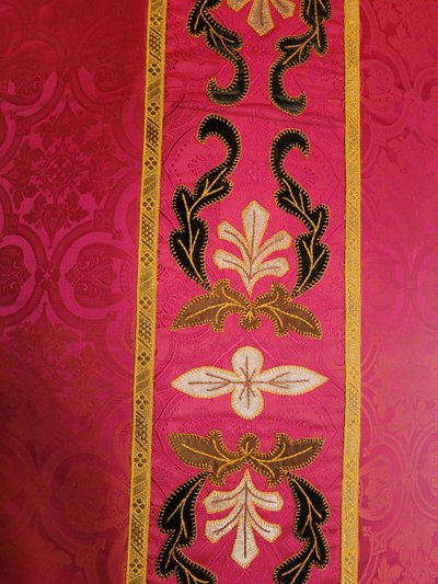 Priest's chasuble in damask, circa 1900