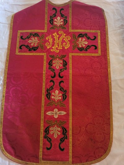 Priest's chasuble in damask, circa 1900