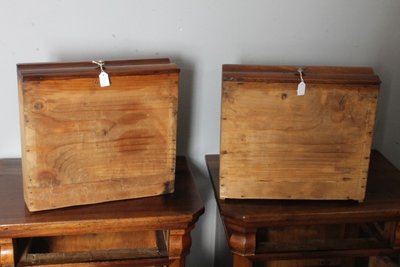 Antique pair of Cappuccino bedside tables in solid walnut from Lombardy 1840. Restored. Size L 49 x 35.