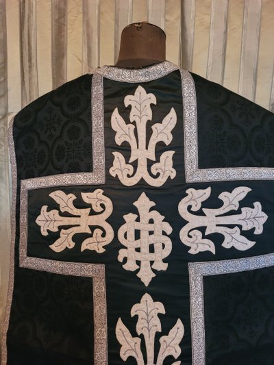 Priest's chasuble in damask, early 20th century