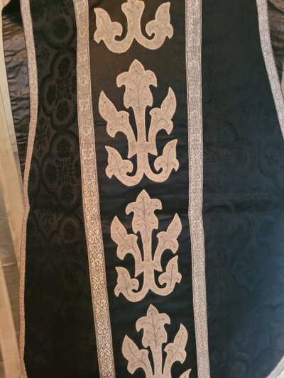 Priest's chasuble in damask, early 20th century