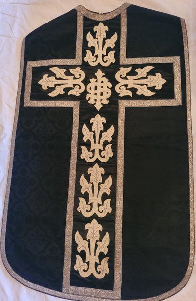 Priest's chasuble in damask, early 20th century