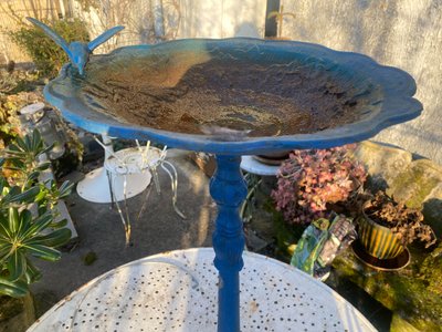 Beautiful ornate bird bath on a stand in cast iron Napoleon III lacquered in intense blue