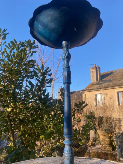 Beautiful ornate bird bath on a stand in cast iron Napoleon III lacquered in intense blue