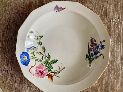 Porcelain dinner service by Louis Lourioux in Foecy