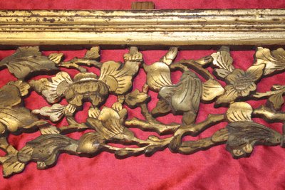 Bed front element in carved gilded wood Origin China 19th century length: 189.5 cm