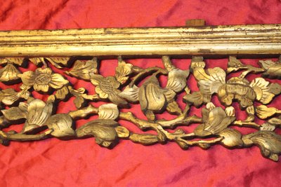 Bed front element in carved gilded wood Origin China 19th century length: 189.5 cm