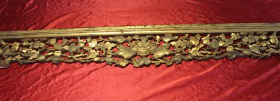 Bed front element in carved gilded wood Origin China 19th century length: 189.5 cm