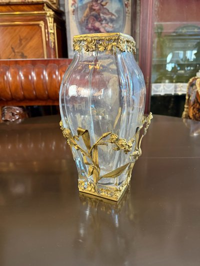 ART NOUVEAU CRYSTAL VASE ATTRIBUTED TO BACCARAT